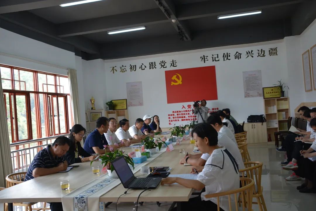 1713235622109520.jpg b2550fb2024c3c43ec4bc2efd8290fc7.jpg